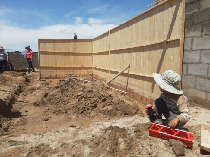 Niño se quedó sin vivienda tras huaico en Utupura.