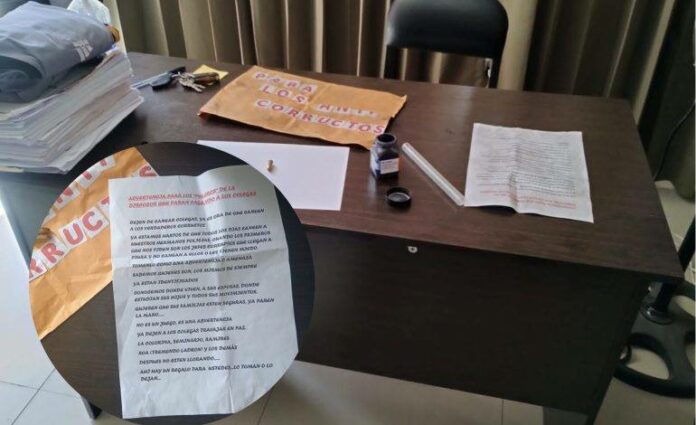 Un sobre manila con dos balas en su interior y un manuscrito fue arrojado a la oficina de la Dirección Contra la Corrupción de la Policía Nacional del Perú (DIRCOCOR).