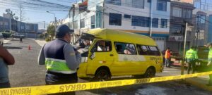 Según testigos, la unidad menor se correteaba con otro vehículo. Foto: Kelly Luna /ILetrados Noticias. 