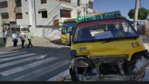 Así quedó el transporte público de Cayma qué hiba en dirección a Enace, parte alta del distrito. Foto: ILetrados Noticias. 