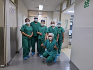 Médicos que participaron de la operación y salió con éxito. 