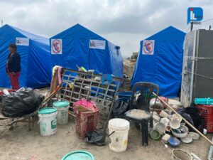 Damnificados duermen en carpas desde hace una semana en la parte alta de Cayma. Foto: Kelly Luna / Iletrados Noticias.